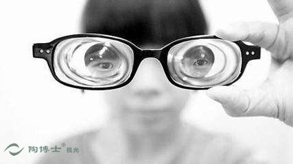 调查十分之一的高度近视患者可出现视网膜病变
